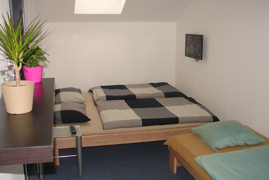 Hotel Ubytovani V Brne Brünn Zimmer foto